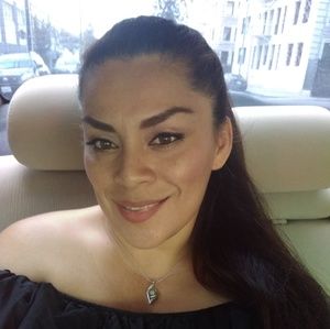 Meet your Posher, Herenia